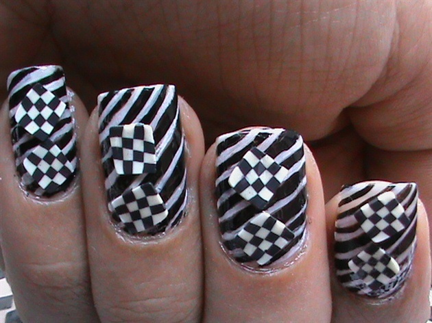 Черно-белый дизайн ногтей 