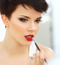 Как наносить правильно макияж – от первого до последнего этапа 