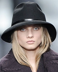 модные тенденции шапок 2010 года