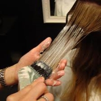 Как наносить средство для химического выпрямления волос