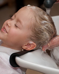 как правильно мыть детские волосы