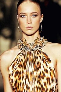 макияж под платье с леопардовым принтом