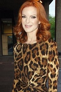 макияж Marcia Cross под леопардовое платье