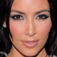макияж от знаменитостей для карих глаз Ким Кардашьян