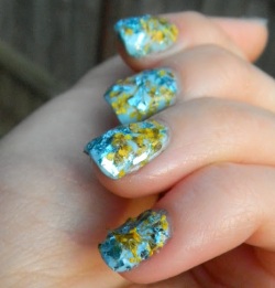 дизайн ногтей с сухоцветами