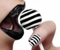 Черно-белый дизайн ногтей: модная графика