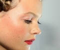 Тенденции макияжа с подиумов для весны 2012: яркие краски