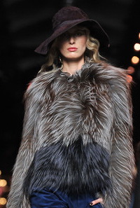 модные шапки 2012 Christian Dior