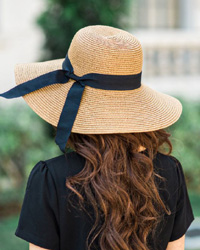 женская шляпа с широкими полями